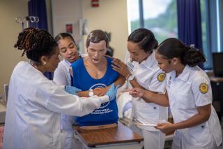 medical students with medical dummy